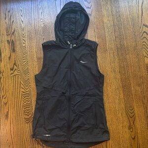 Saucony Black Hooded Run Shield Vest
